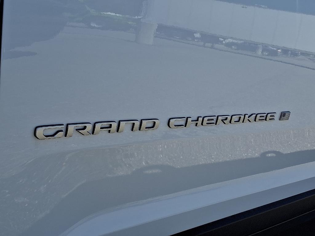 new 2025 Jeep Grand Cherokee car, priced at $44,895