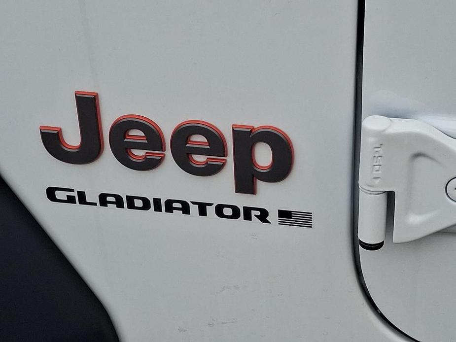 new 2025 Jeep Gladiator car, priced at $55,875