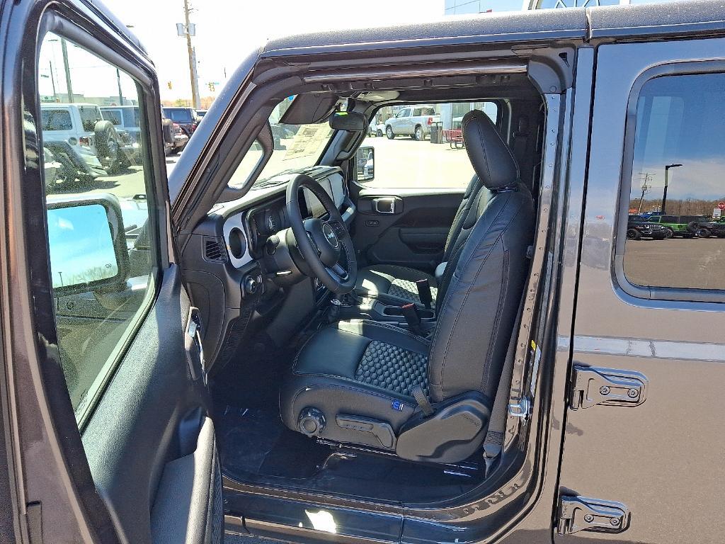 new 2025 Jeep Wrangler car, priced at $48,375
