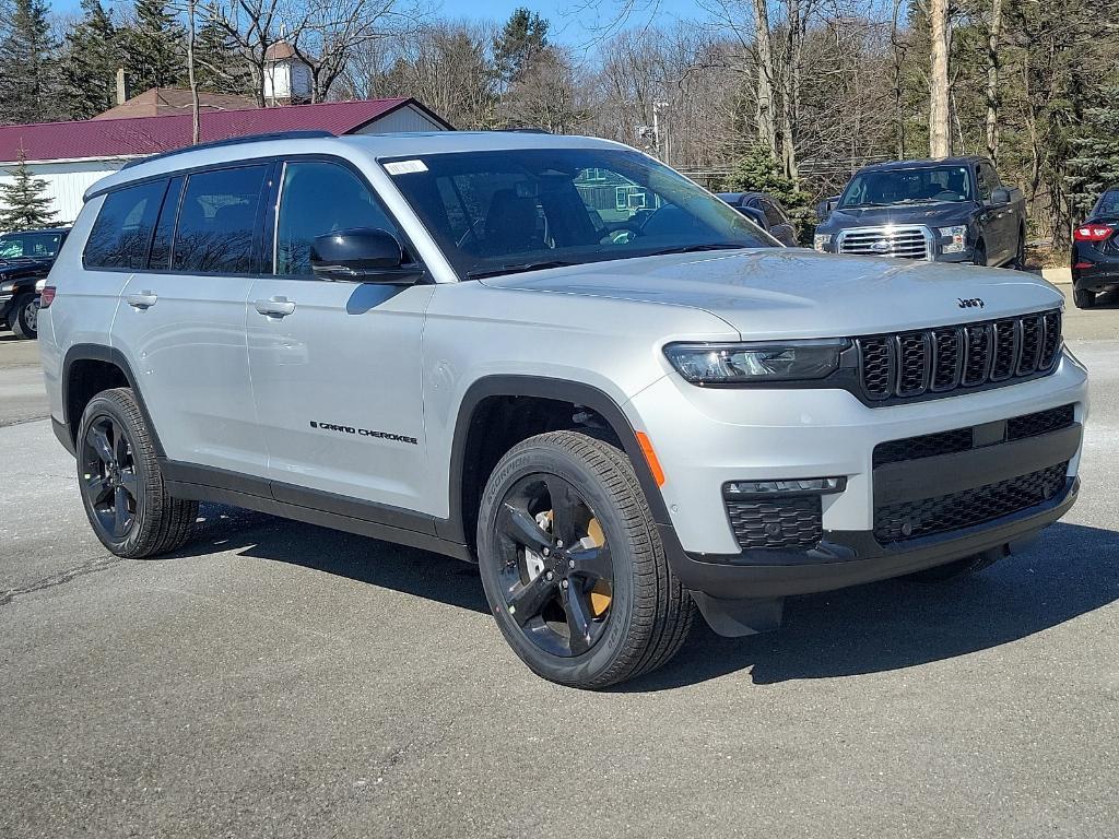 new 2024 Jeep Grand Cherokee L car, priced at $57,209