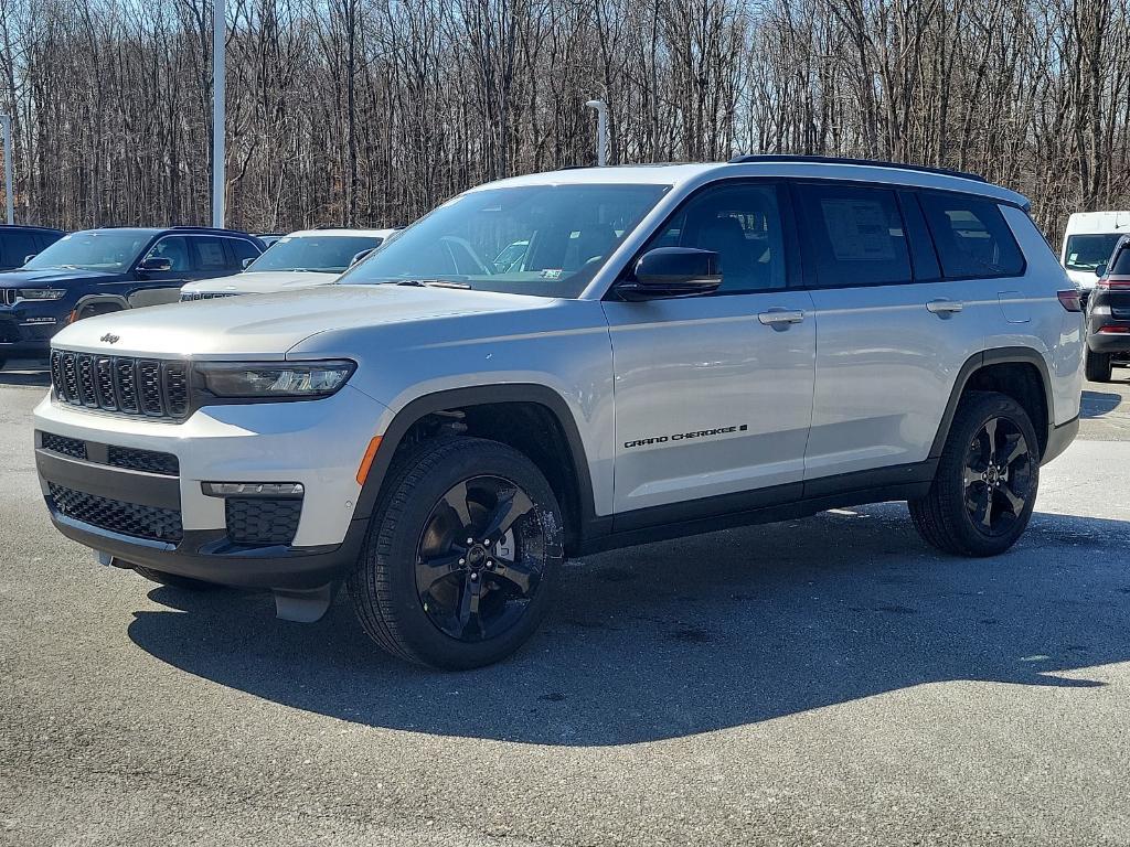 new 2024 Jeep Grand Cherokee L car, priced at $57,209