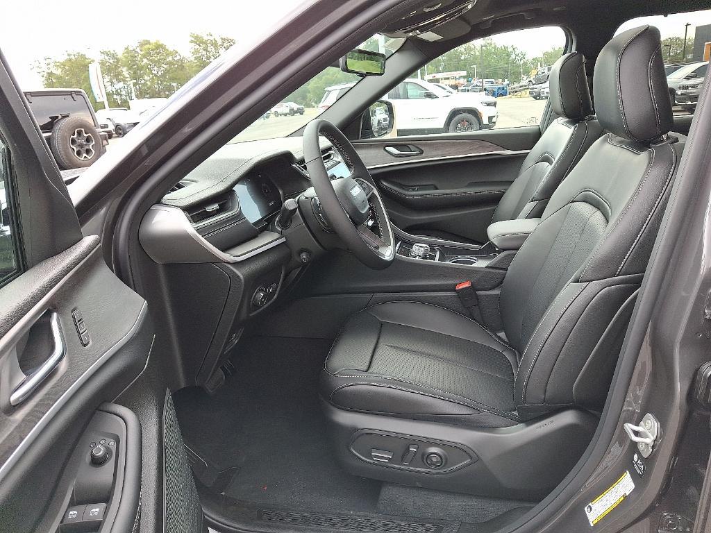 new 2025 Jeep Grand Cherokee L car, priced at $55,360