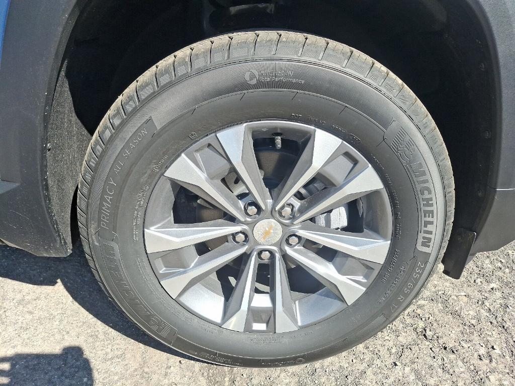 new 2025 Chevrolet Equinox car, priced at $31,999