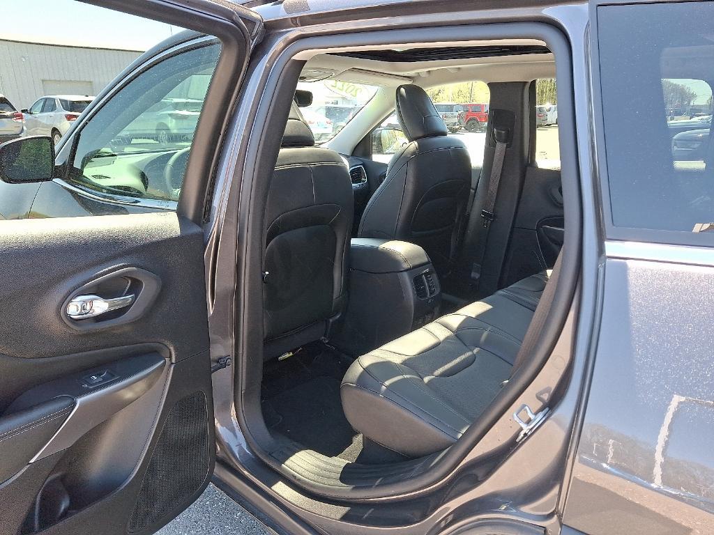used 2022 Jeep Cherokee car, priced at $23,861