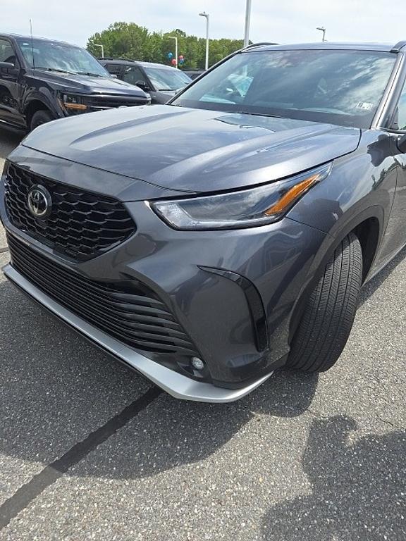 used 2021 Toyota Highlander car, priced at $38,682