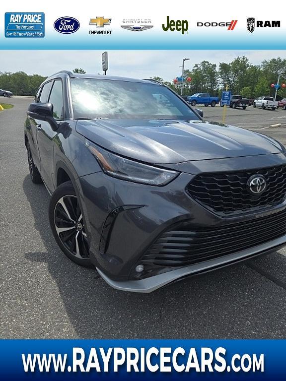 used 2021 Toyota Highlander car, priced at $38,682