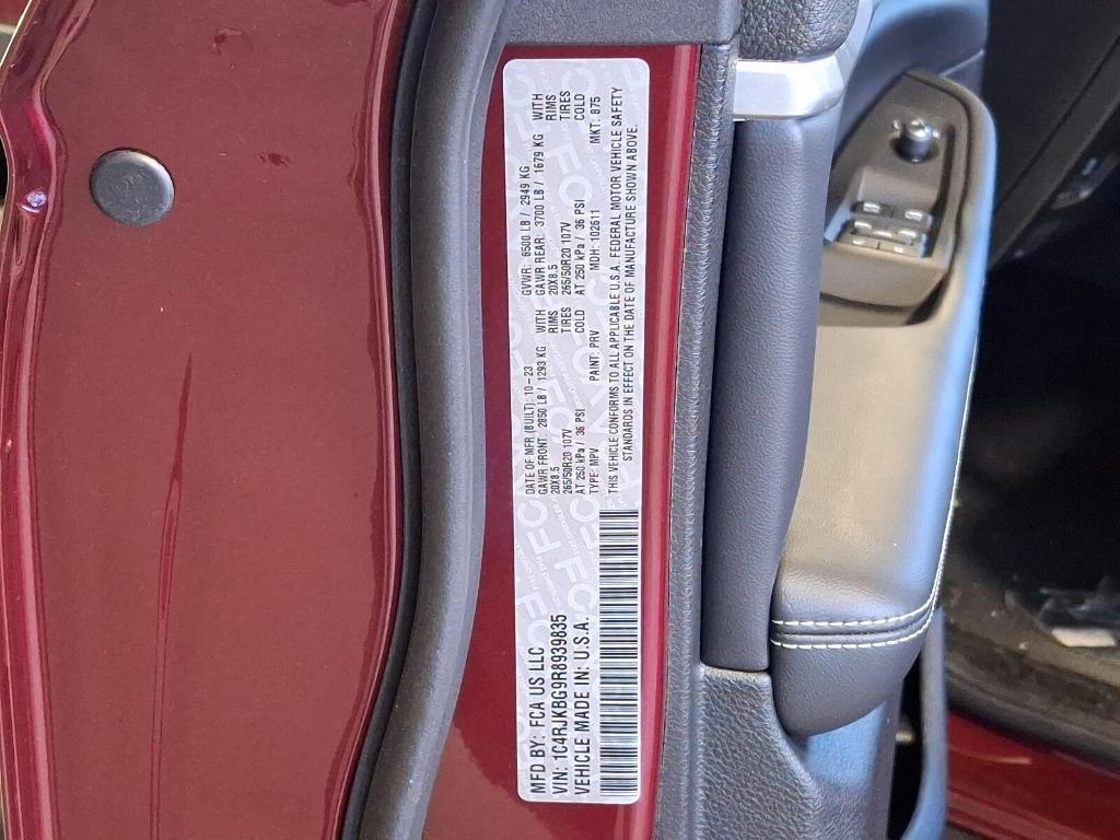 new 2024 Jeep Grand Cherokee L car, priced at $45,931