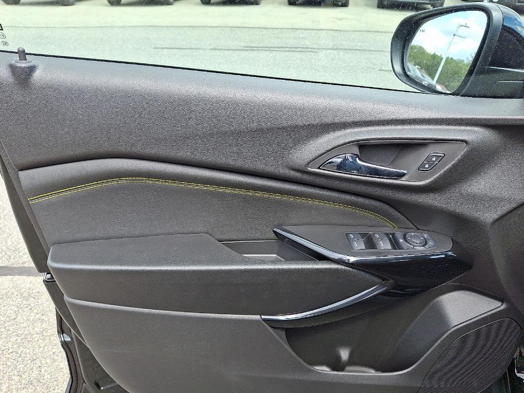 new 2025 Chevrolet Trax car, priced at $26,966