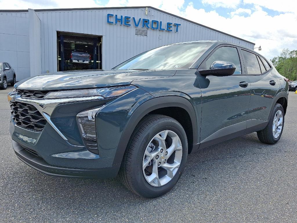 new 2025 Chevrolet Trax car, priced at $22,299