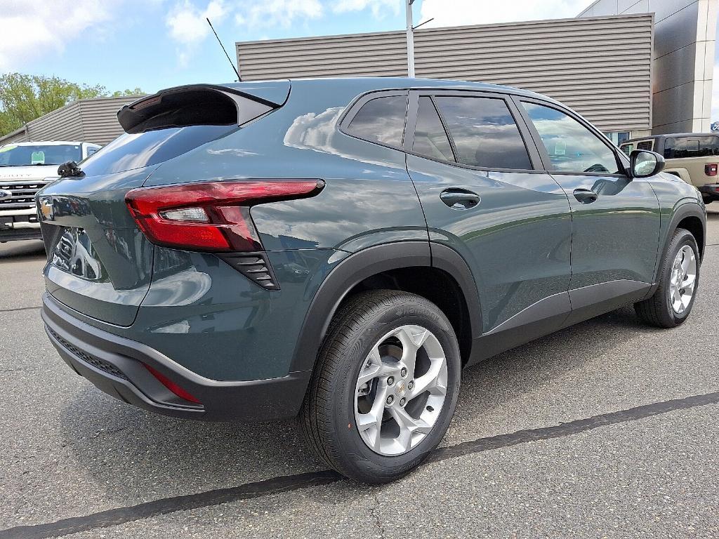 new 2025 Chevrolet Trax car, priced at $22,890