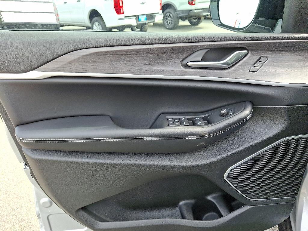 new 2025 Jeep Grand Cherokee car, priced at $53,373