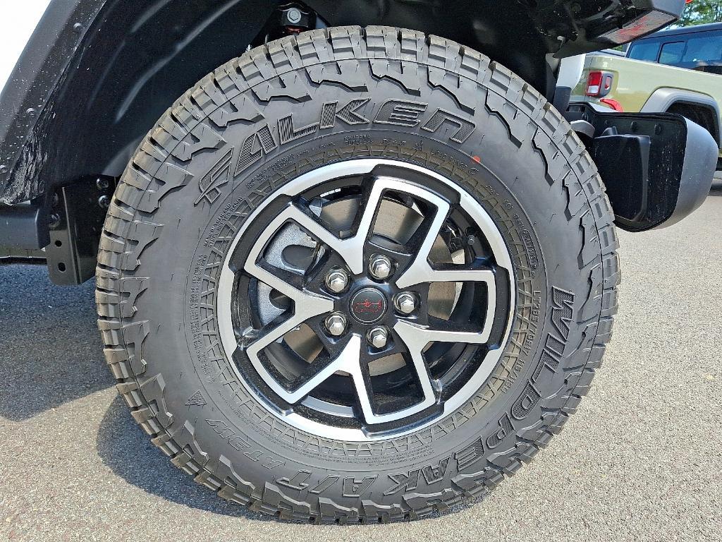 new 2025 Jeep Gladiator car, priced at $58,337