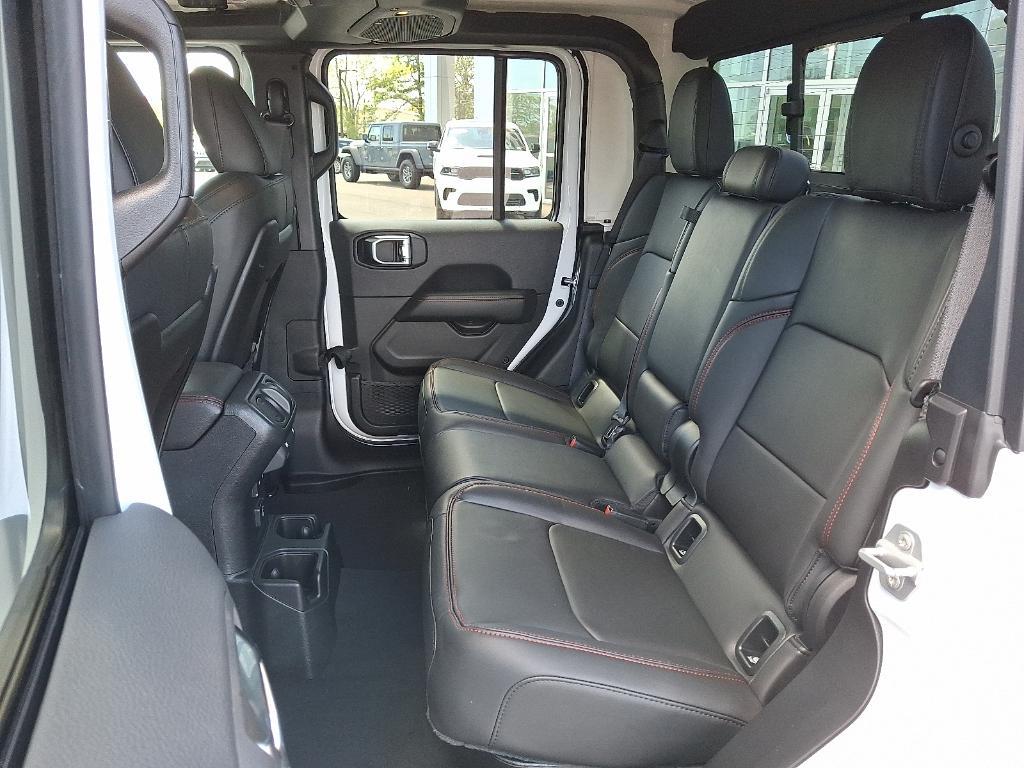 new 2025 Jeep Gladiator car, priced at $58,337