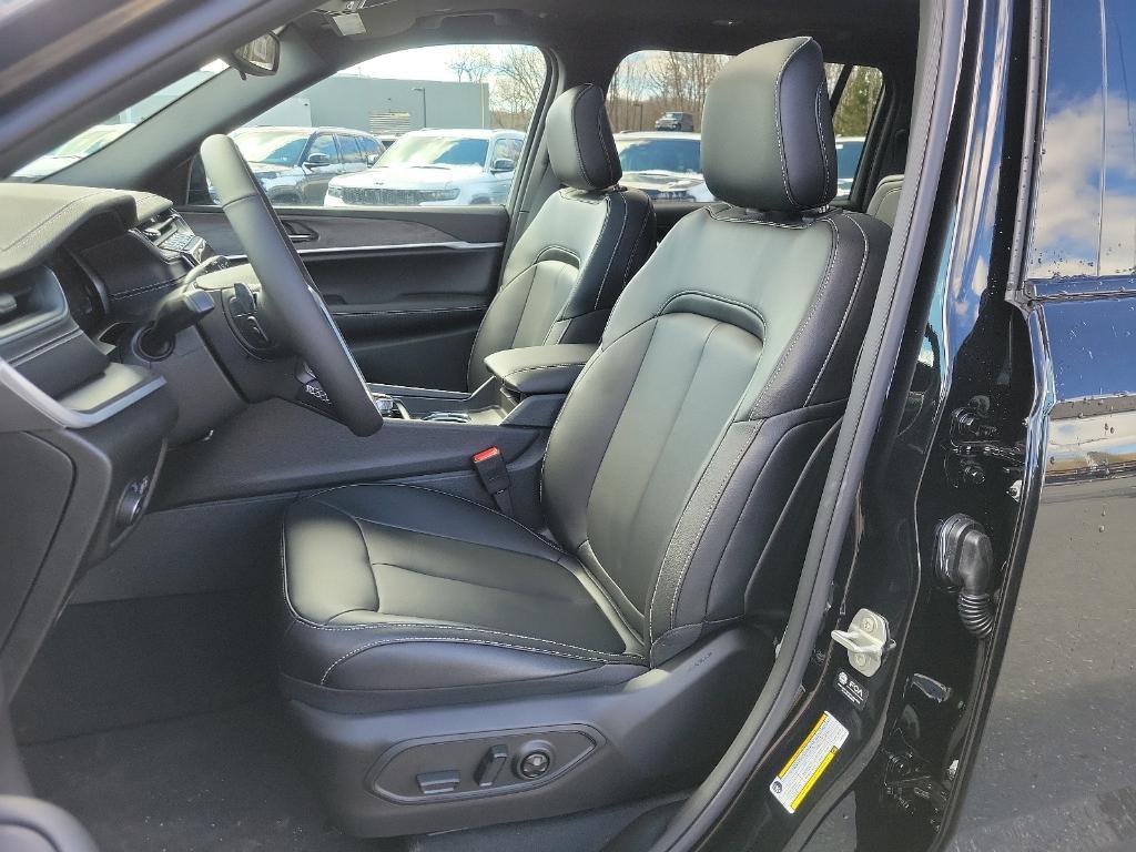 new 2024 Jeep Grand Cherokee L car, priced at $51,793