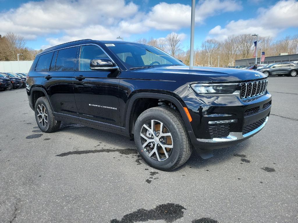 new 2024 Jeep Grand Cherokee L car, priced at $52,293