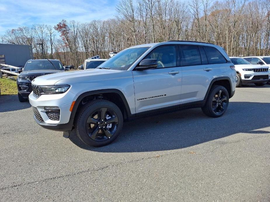 new 2024 Jeep Grand Cherokee car, priced at $53,670