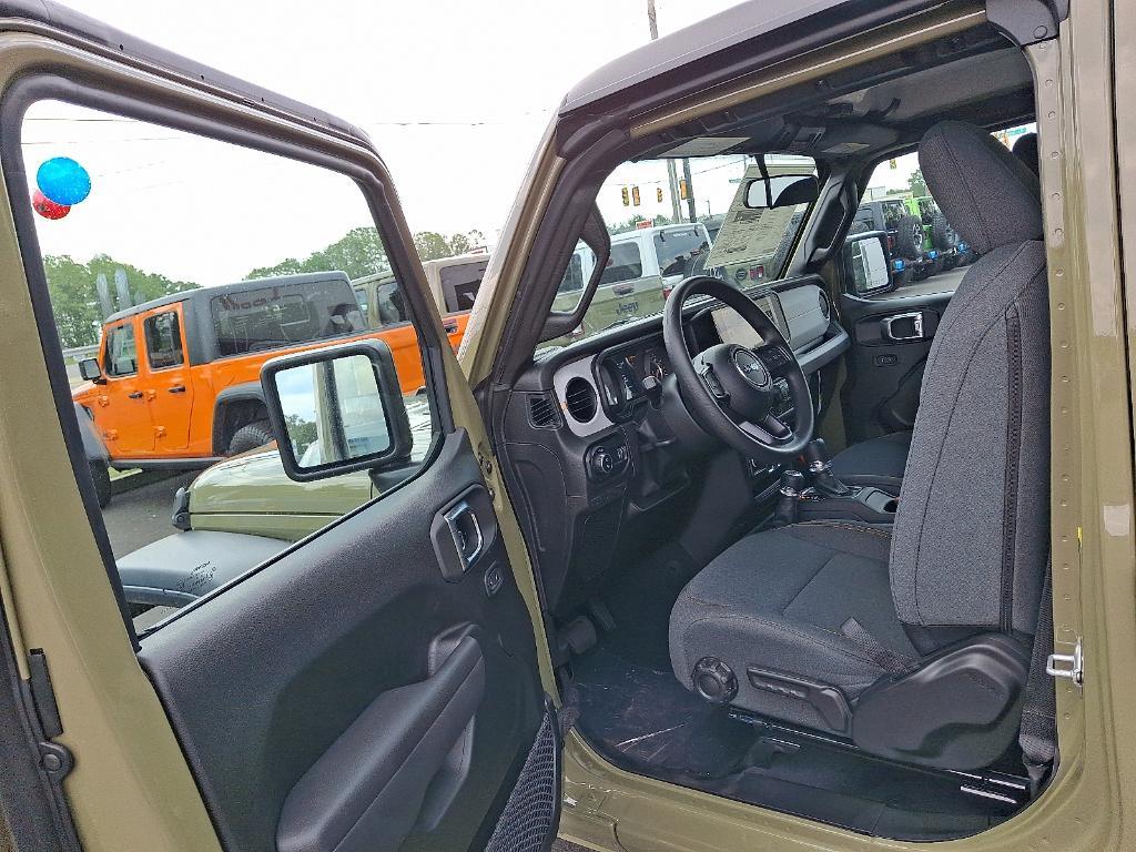 new 2025 Jeep Gladiator car, priced at $41,162