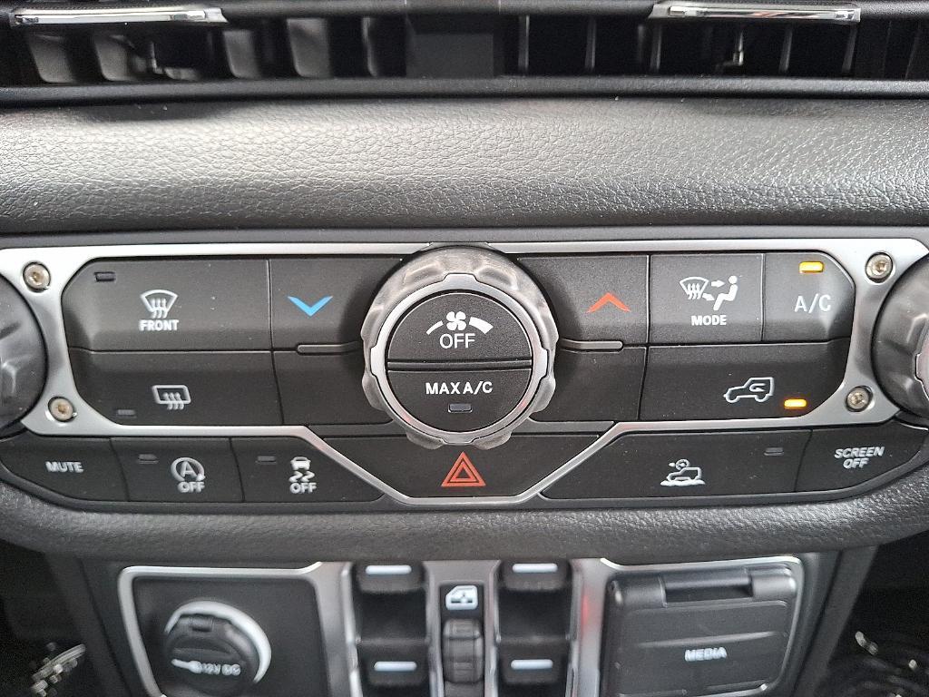 new 2025 Jeep Gladiator car, priced at $42,662