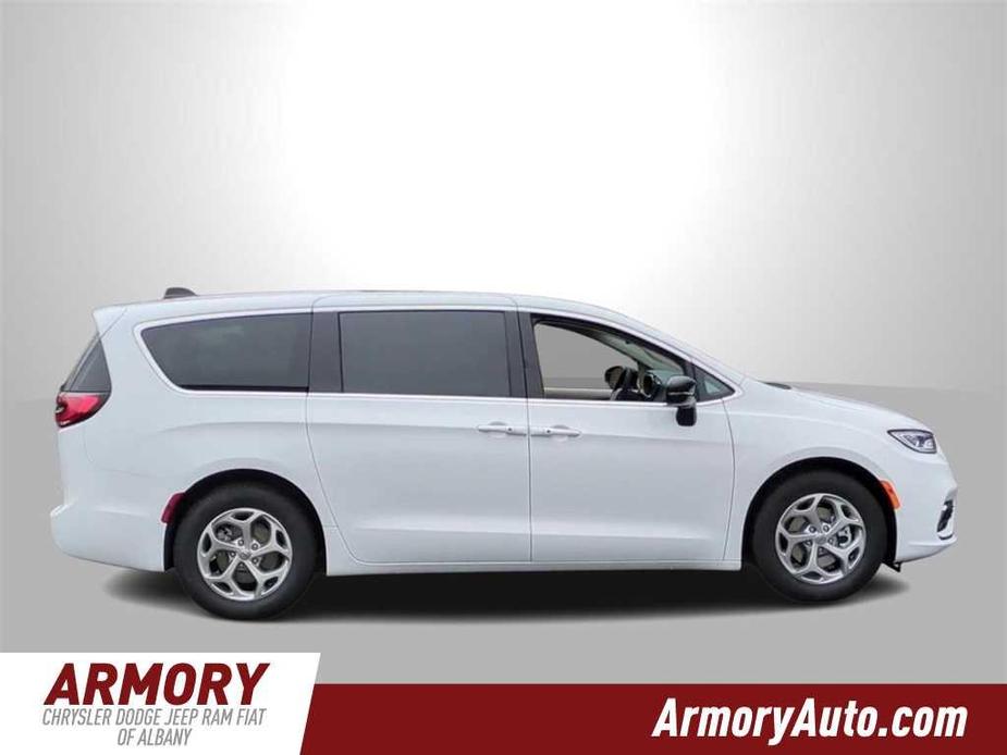 new 2024 Chrysler Pacifica car, priced at $46,679