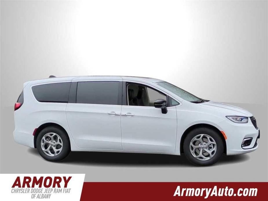 new 2024 Chrysler Pacifica car, priced at $46,679