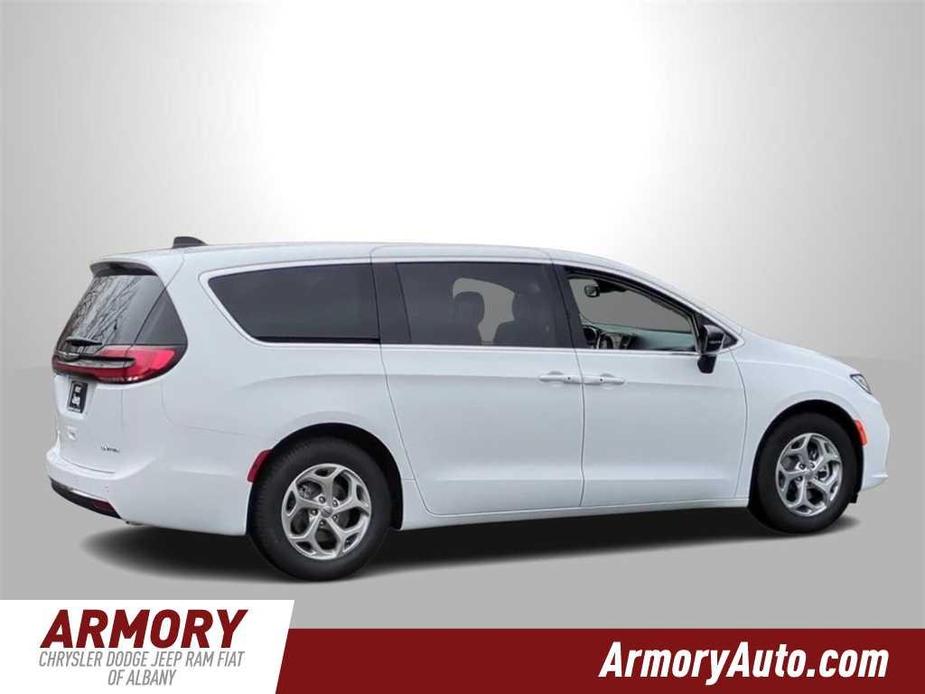 new 2024 Chrysler Pacifica car, priced at $46,679