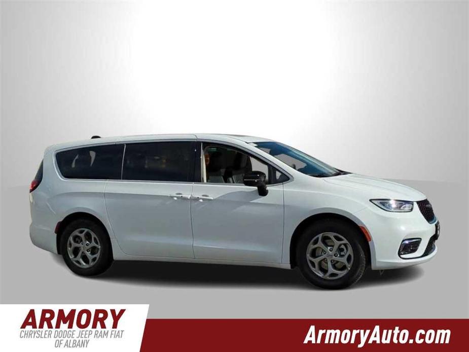 new 2024 Chrysler Pacifica car, priced at $46,679