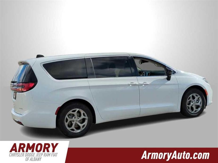 new 2024 Chrysler Pacifica car, priced at $46,679