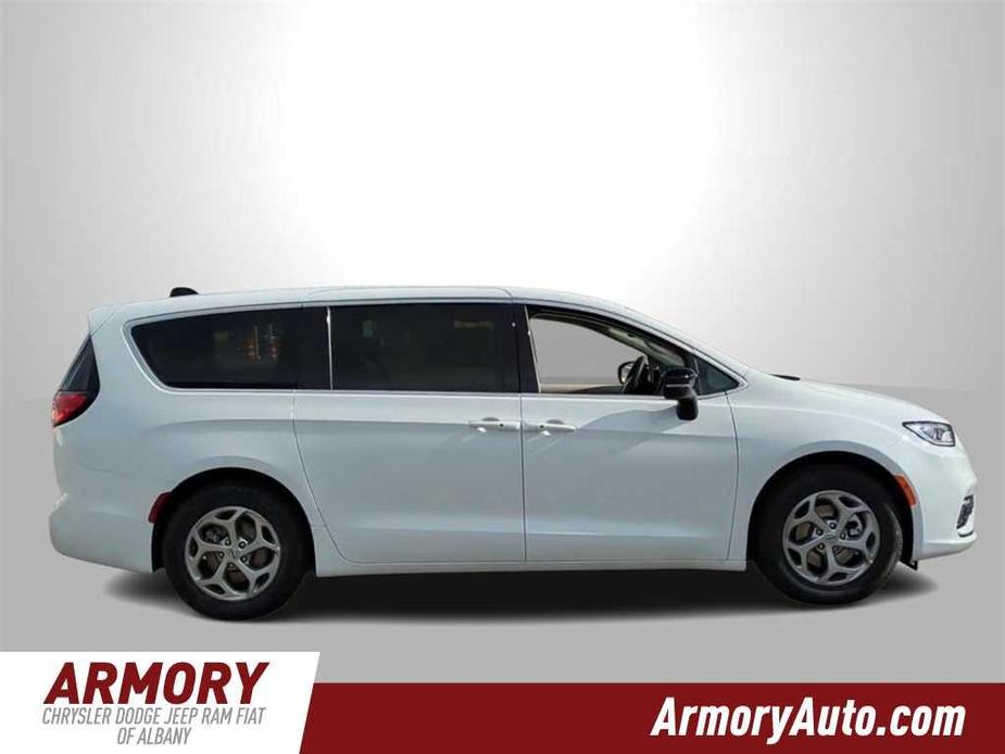 new 2024 Chrysler Pacifica car, priced at $46,679