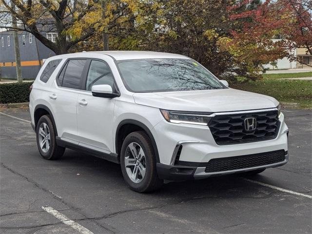 new 2025 Honda Pilot car, priced at $48,180