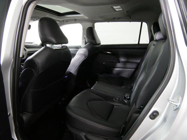 used 2021 Toyota Highlander car, priced at $35,163