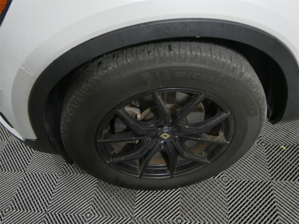 used 2020 Volvo XC40 car, priced at $24,037