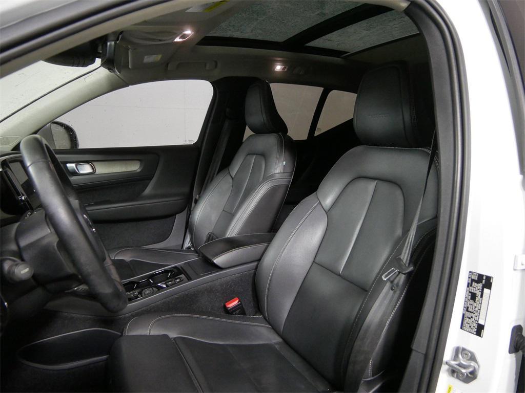 used 2020 Volvo XC40 car, priced at $24,037