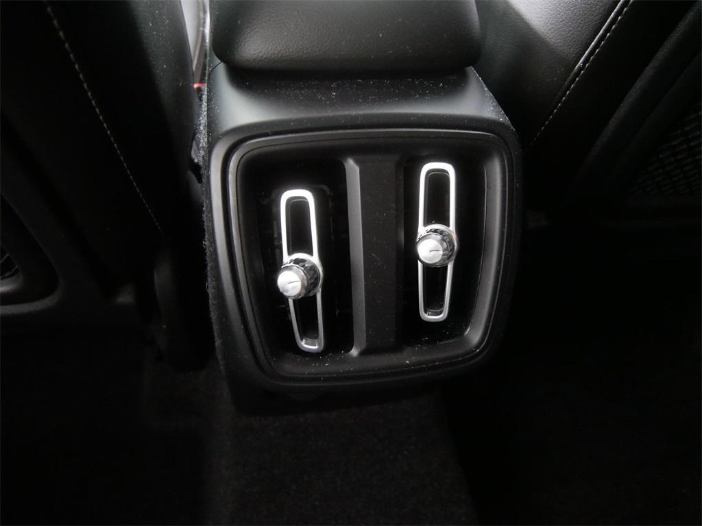 used 2020 Volvo XC40 car, priced at $24,037