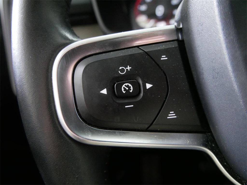 used 2020 Volvo XC40 car, priced at $24,037