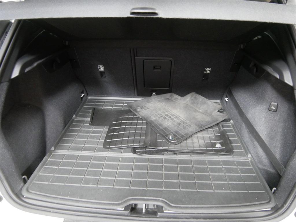 used 2020 Volvo XC40 car, priced at $24,037