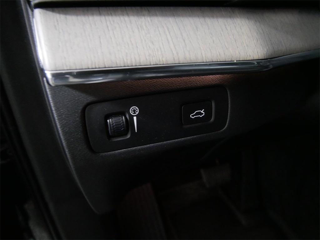 used 2021 Volvo XC90 car, priced at $28,290