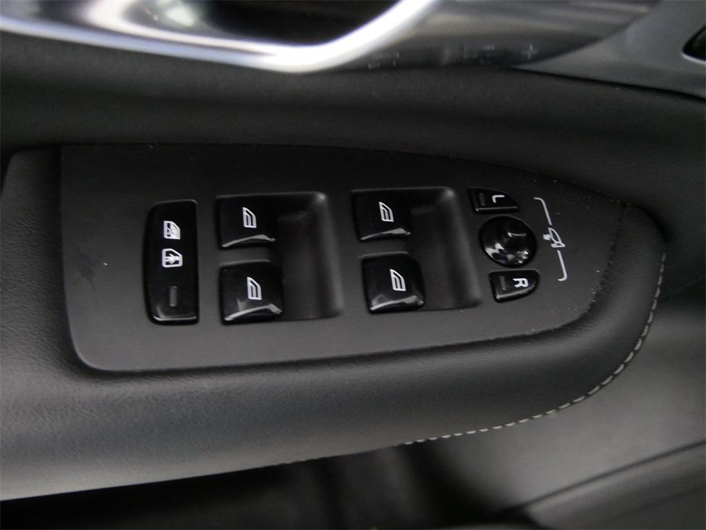 used 2021 Volvo XC90 car, priced at $28,290