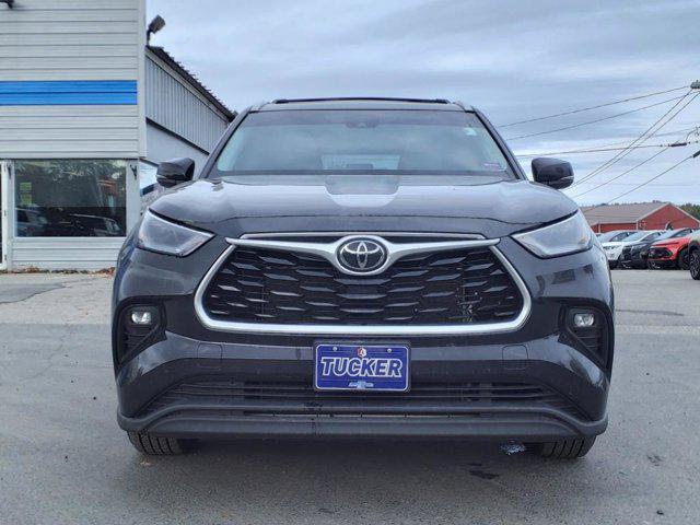 used 2022 Toyota Highlander car, priced at $33,250