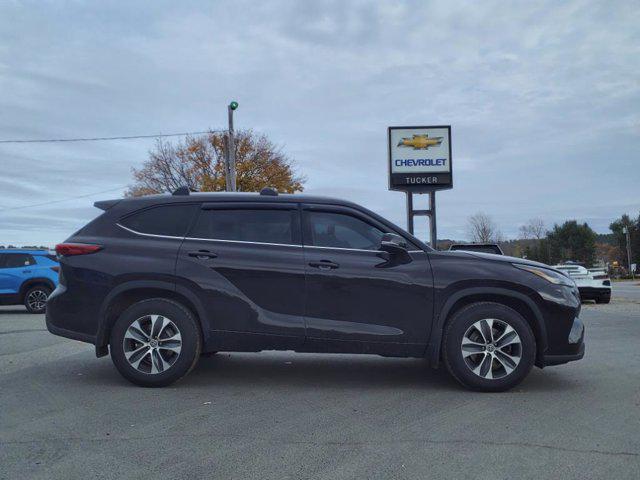 used 2022 Toyota Highlander car, priced at $33,250