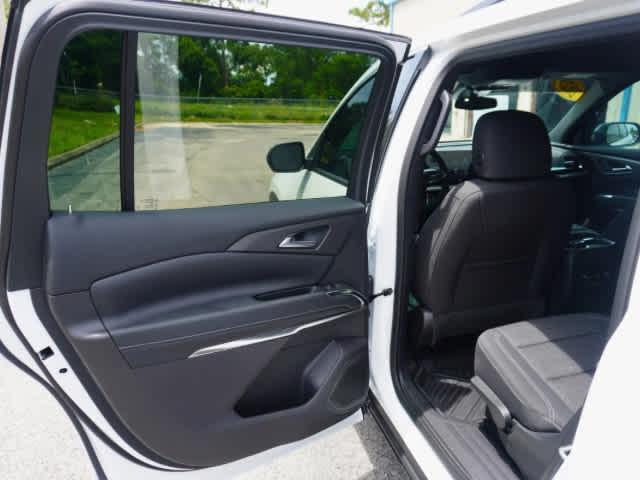 used 2025 Chevrolet Traverse car, priced at $43,494