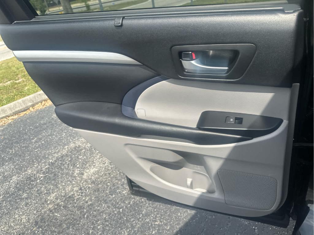 used 2018 Toyota Highlander car, priced at $20,295