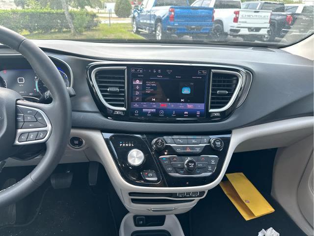 used 2023 Chrysler Pacifica car, priced at $24,998