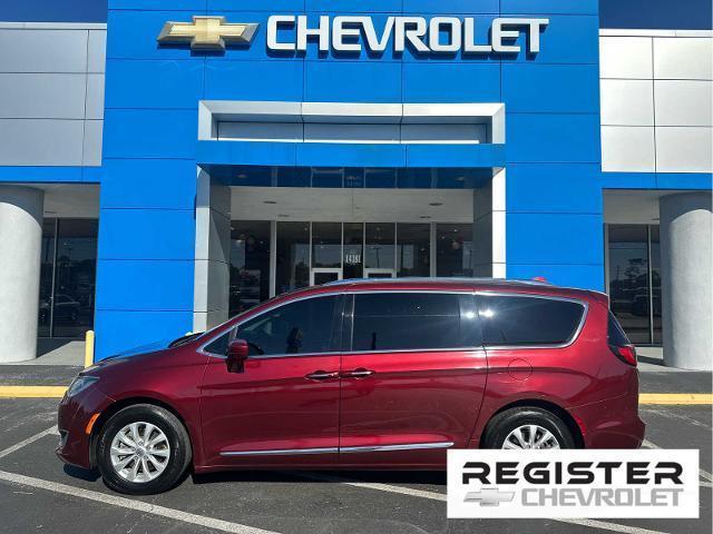 used 2018 Chrysler Pacifica car, priced at $12,995