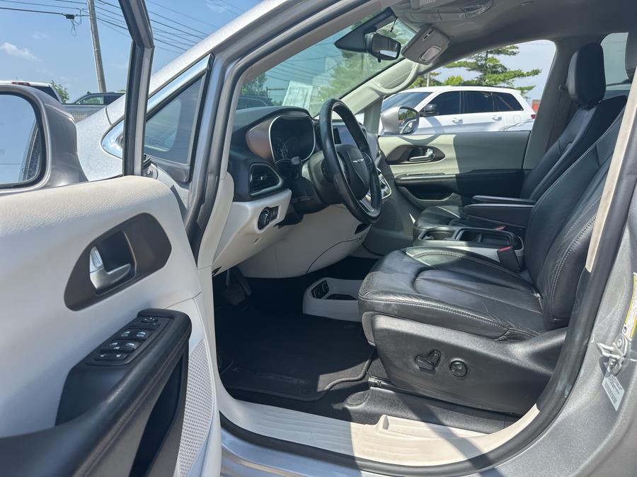 used 2017 Chrysler Pacifica car, priced at $9,995