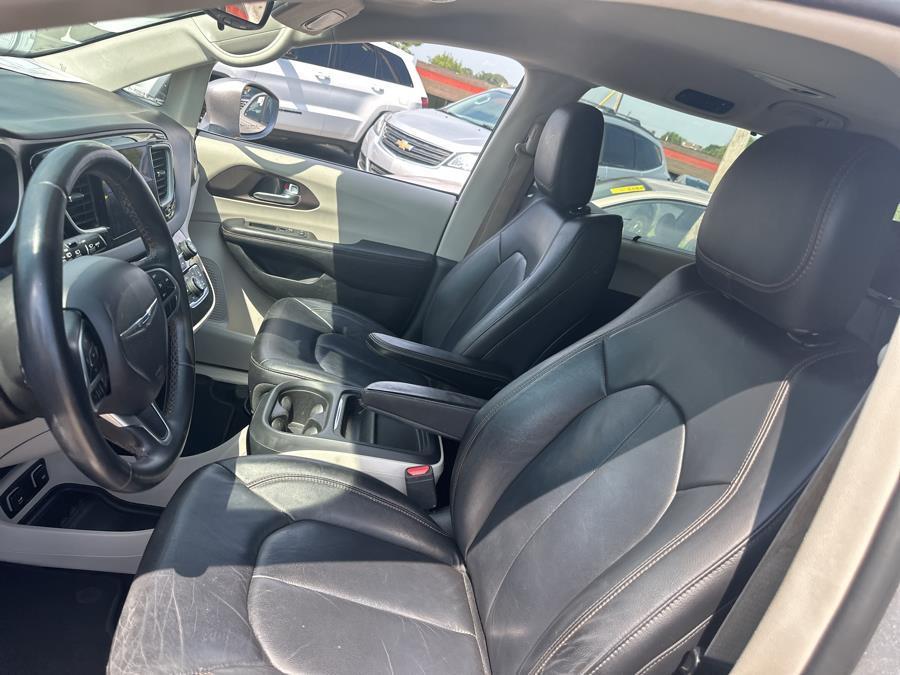 used 2017 Chrysler Pacifica car, priced at $9,995