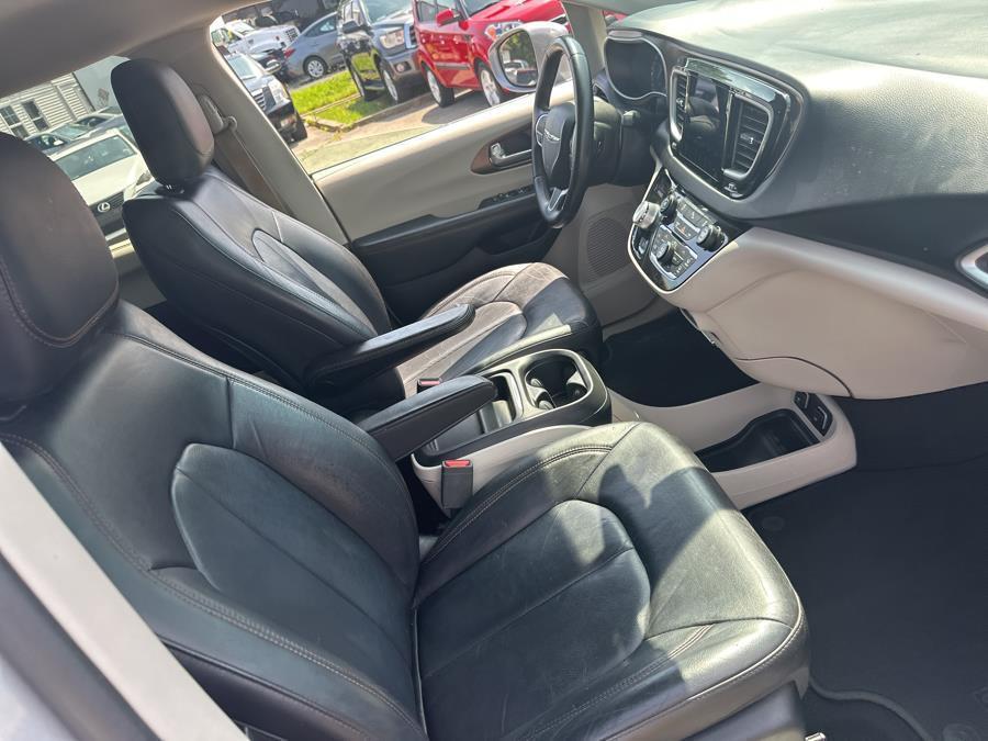 used 2017 Chrysler Pacifica car, priced at $9,995