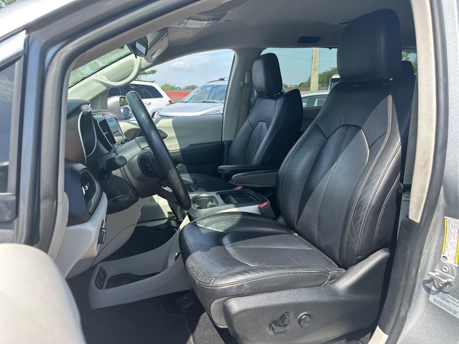 used 2017 Chrysler Pacifica car, priced at $9,995