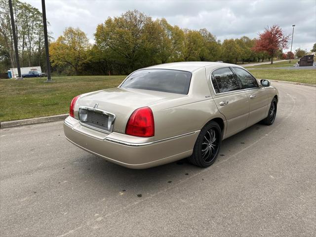 used 2007 Lincoln Town Car car, priced at $6,995