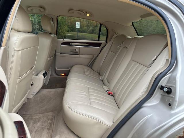 used 2007 Lincoln Town Car car, priced at $6,995