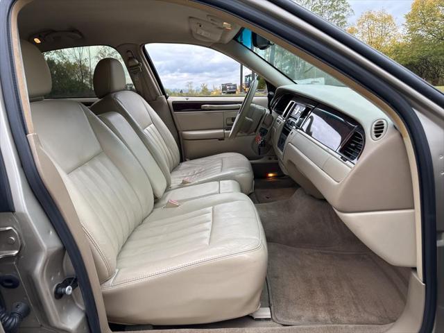 used 2007 Lincoln Town Car car, priced at $6,995